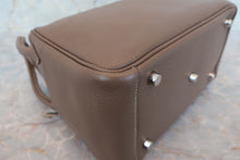 Load image into Gallery viewer, HERMES LINDY 26 Clemence leather Etoupe gray □N Engraving Shoulder bag 700040158