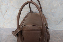 Load image into Gallery viewer, HERMES LINDY 26 Clemence leather Etoupe gray □N Engraving Shoulder bag 700040158