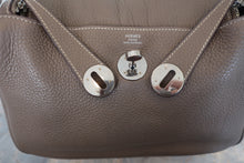 Load image into Gallery viewer, HERMES LINDY 26 Clemence leather Etoupe gray □N Engraving Shoulder bag 700040158