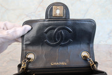 Load image into Gallery viewer, CHANEL Mini matelasse chain shoulder bag Lambskin Black/White/Gold hadware Shoulder bag 700100077
