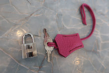 Load image into Gallery viewer, HERMES KELLY 28 Chevre myzore goatskim Fuschia pink □J Engraving Shoulder bag 800040161