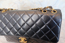 Load image into Gallery viewer, CHANEL Medium Matelasse single flap chain shoulder bag Lambskin Black/Gold hadware Shoulder bag 700100101