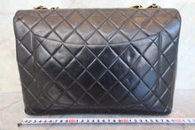 Load image into Gallery viewer, CHANEL Medium Matelasse single flap chain shoulder bag Lambskin Black/Gold hadware Shoulder bag 700100101