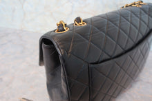 Load image into Gallery viewer, CHANEL Medium Matelasse single flap chain shoulder bag Lambskin Black/Gold hadware Shoulder bag 700100101