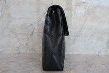 Load image into Gallery viewer, CHANEL Matelasse chain shoulder bag Lambskin Black/Gold hadware Shoulder bag 700060231