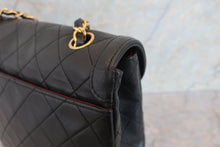 Load image into Gallery viewer, CHANEL Matelasse chain shoulder bag Lambskin Black/Gold hadware Shoulder bag 700060231
