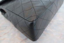Load image into Gallery viewer, CHANEL Matelasse chain shoulder bag Lambskin Black/Gold hadware Shoulder bag 700060231