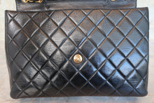 Load image into Gallery viewer, CHANEL Medium Matelasse single flap chain shoulder bag Lambskin Black/Gold hadware Shoulder bag 700100101