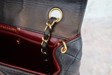 Load image into Gallery viewer, CHANEL Matelasse chain shoulder bag Lambskin Black/Gold hadware Shoulder bag 700060231