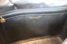 Load image into Gallery viewer, CHANEL Medium Matelasse single flap chain shoulder bag Lambskin Black/Gold hadware Shoulder bag 700100101