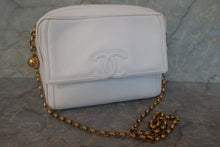 Load image into Gallery viewer, CHANEL CC mark chain shoulder bag Caviar skin White/Gold hadware Shoulder bag 700100121