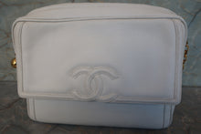 Load image into Gallery viewer, CHANEL CC mark chain shoulder bag Caviar skin White/Gold hadware Shoulder bag 700100121