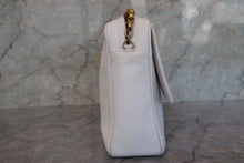 Load image into Gallery viewer, CHANEL CC mark chain shoulder bag Caviar skin White/Gold hadware Shoulder bag 700100121