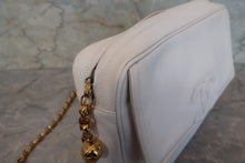 Load image into Gallery viewer, CHANEL CC mark chain shoulder bag Caviar skin White/Gold hadware Shoulder bag 700100121