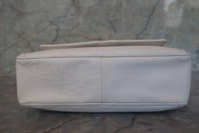 Load image into Gallery viewer, CHANEL CC mark chain shoulder bag Caviar skin White/Gold hadware Shoulder bag 700100121