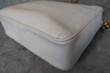 Load image into Gallery viewer, CHANEL CC mark chain shoulder bag Caviar skin White/Gold hadware Shoulder bag 700100121