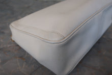 Load image into Gallery viewer, CHANEL CC mark chain shoulder bag Caviar skin White/Gold hadware Shoulder bag 700100121