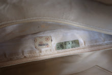 Load image into Gallery viewer, CHANEL CC mark chain shoulder bag Caviar skin White/Gold hadware Shoulder bag 700100121