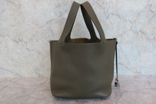将图片加载到图库查看器,HERMES PICOTIN LOCK MM Clemence leather Vert olive □O刻印 Hand bag 800090143