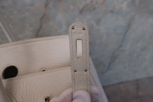 Load image into Gallery viewer, HERMES BIRKIN 35 Clemence leather White □F Engraving Hand bag 700110150