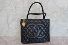 Load image into Gallery viewer, CHANEL Medallion Tote Caviar skin Black/Gold hadware Tote bag 700110134