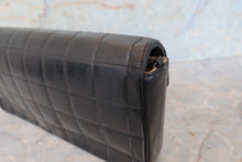 Load image into Gallery viewer, CHANEL Matelasse chain shoulder bag Lambskin Black/Beige/Gold hadware Shoulder bag 600120175