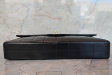 Load image into Gallery viewer, CHANEL Matelasse chain shoulder bag Lambskin Black/Beige/Gold hadware Shoulder bag 600120175