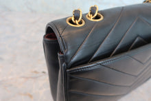 将图片加载到图库查看器,CHANEL/香奈儿 coco小姐 V线 链条包 羊皮 Black/Gold hadware(黑色/金色金属) 肩背包 800060185