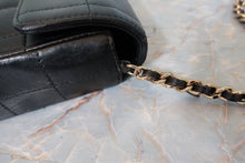 Load image into Gallery viewer, CHANEL Matelasse chain shoulder bag Lambskin Black/Beige/Gold hadware Shoulder bag 600120175