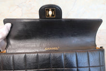 Load image into Gallery viewer, CHANEL Matelasse chain shoulder bag Lambskin Black/Beige/Gold hadware Shoulder bag 600120175