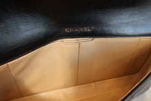 Load image into Gallery viewer, CHANEL Matelasse chain shoulder bag Lambskin Black/Beige/Gold hadware Shoulder bag 600120175