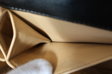 Load image into Gallery viewer, CHANEL Matelasse chain shoulder bag Lambskin Black/Beige/Gold hadware Shoulder bag 600120175