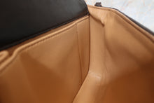 Load image into Gallery viewer, CHANEL Matelasse chain shoulder bag Lambskin Black/Beige/Gold hadware Shoulder bag 600120175