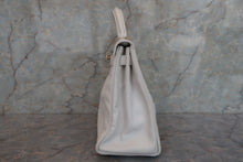 Load image into Gallery viewer, HERMES KELLY 28 Gulliver leather White 〇R Engraving Hand bag 700040113