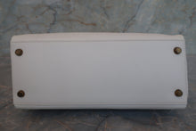 Load image into Gallery viewer, HERMES KELLY 28 Gulliver leather White 〇R Engraving Hand bag 700040113