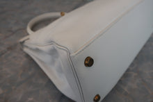 Load image into Gallery viewer, HERMES KELLY 28 Gulliver leather White 〇R Engraving Hand bag 700040113