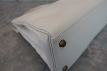 Load image into Gallery viewer, HERMES KELLY 28 Gulliver leather White 〇R Engraving Hand bag 700040113