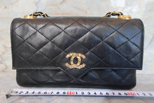 Load image into Gallery viewer, CHANEL Matelasse chain shoulder bag Lambskin Black/Gold hadware Shoulder bag 700100124