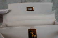 Load image into Gallery viewer, HERMES KELLY 28 Gulliver leather White 〇R Engraving Hand bag 700040113