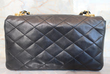 Load image into Gallery viewer, CHANEL Matelasse chain shoulder bag Lambskin Black/Gold hadware Shoulder bag 700100124