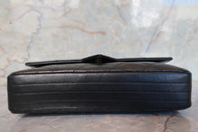 Load image into Gallery viewer, CHANEL Matelasse chain shoulder bag Lambskin Black/Gold hadware Shoulder bag 700100124