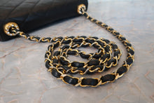 Load image into Gallery viewer, CHANEL Matelasse chain shoulder bag Lambskin Black/Gold hadware Shoulder bag 700100124