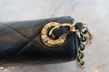 Load image into Gallery viewer, CHANEL Matelasse chain shoulder bag Lambskin Black/Gold hadware Shoulder bag 700100124