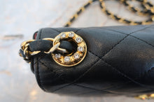Load image into Gallery viewer, CHANEL Matelasse chain shoulder bag Lambskin Black/Gold hadware Shoulder bag 700100124