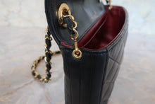 Load image into Gallery viewer, CHANEL Matelasse chain shoulder bag Lambskin Black/Gold hadware Shoulder bag 700100124