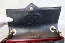Load image into Gallery viewer, CHANEL Matelasse chain shoulder bag Lambskin Black/Gold hadware Shoulder bag 700100124