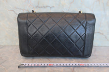 将图片加载到图库查看器,CHANEL/香奈儿 戴妃 CF 链条包 羊皮 Black/Gold hadware(黑色/金色金属) 肩背包 800030122