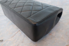 Load image into Gallery viewer, CHANEL  Diana matelasse chain shoulder bag Lambskin Black/Gold hadware Shoulder bag 700100074