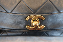 Load image into Gallery viewer, CHANEL Diana matelasse chain shoulder bag Lambskin Black/Gold hadware Shoulder bag 700110152