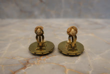 將圖片載入圖庫檢視器 CHANEL/シャネル ココマークラウンドイヤリング 金メッキ ゴールド イヤリング 500060009